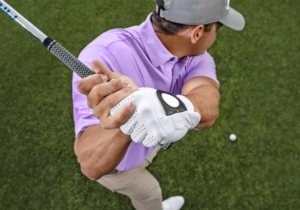 Choosing the Perfect Golf Gloves for Better Performance
